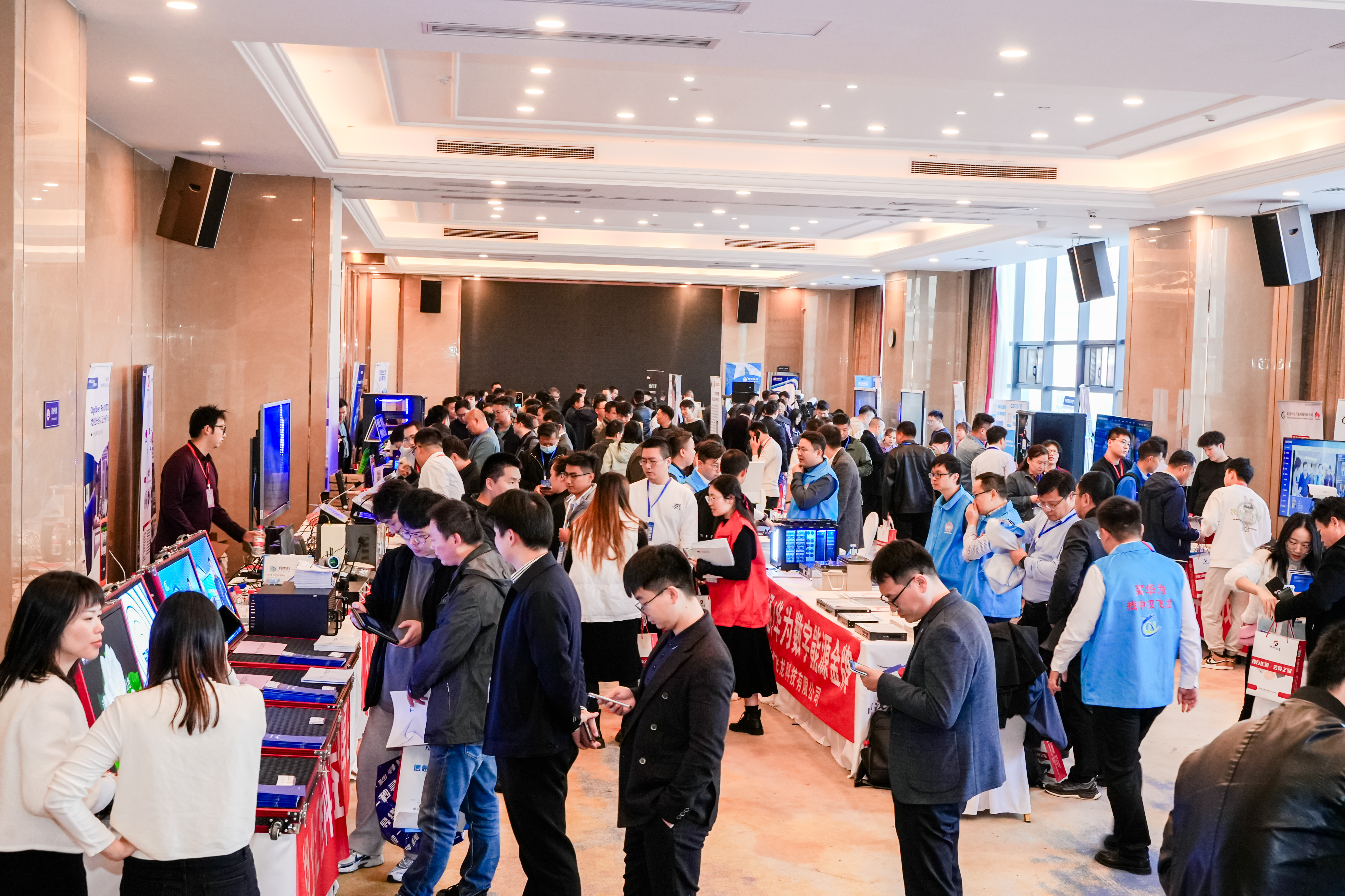 【展會回顧】宇航工業交換機十一月展會精彩瞬間回顧！